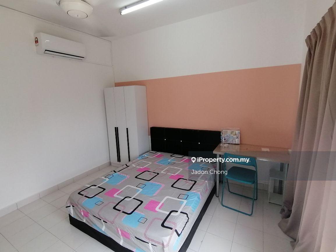 Medium Room for Rent at Suriamas Condominium 