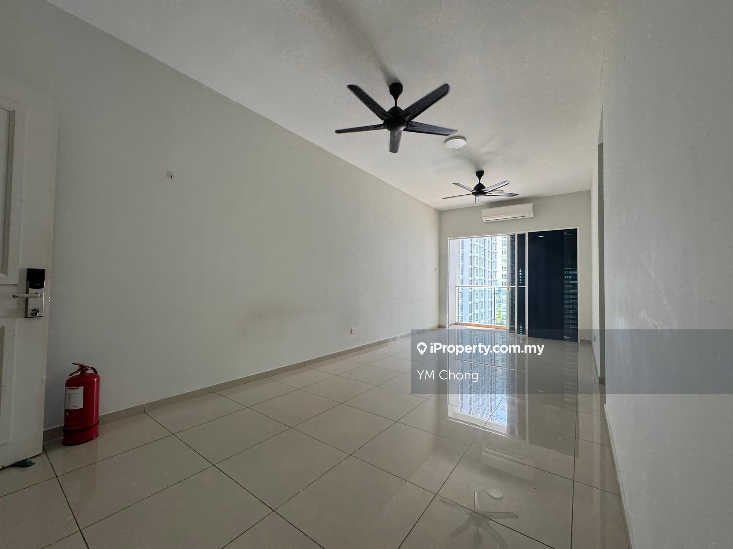 Freehold Parkland Condo Kampung 8 Medium Floor 2 Carparks Pool View