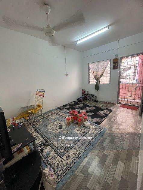 1st Floor , Block E , Walking distance to many Shop
