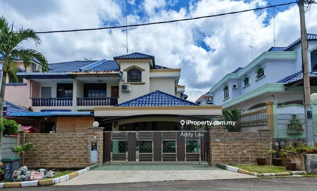 Tmn Sri Kluang Double Storey Semi-D for Sale