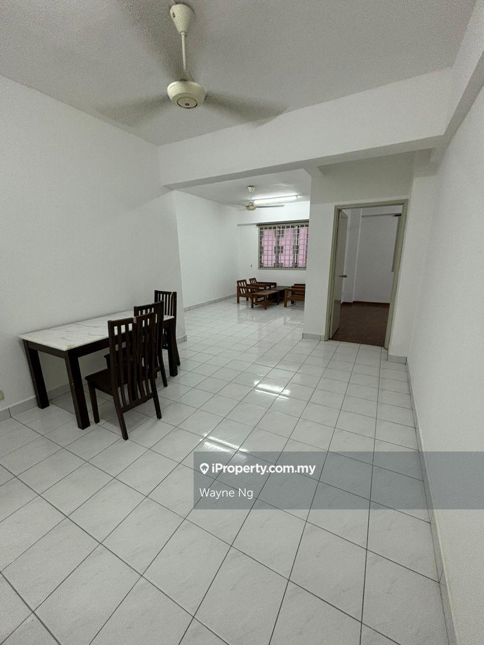Tampoi Pangsapuri Persiaran Tanjung Apartment Bandar Baru Uda & Larkin