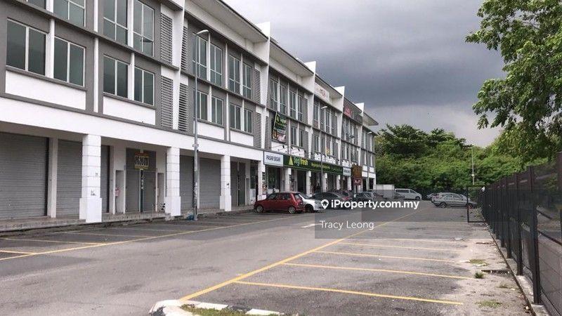 Low density Shop-office for Sale