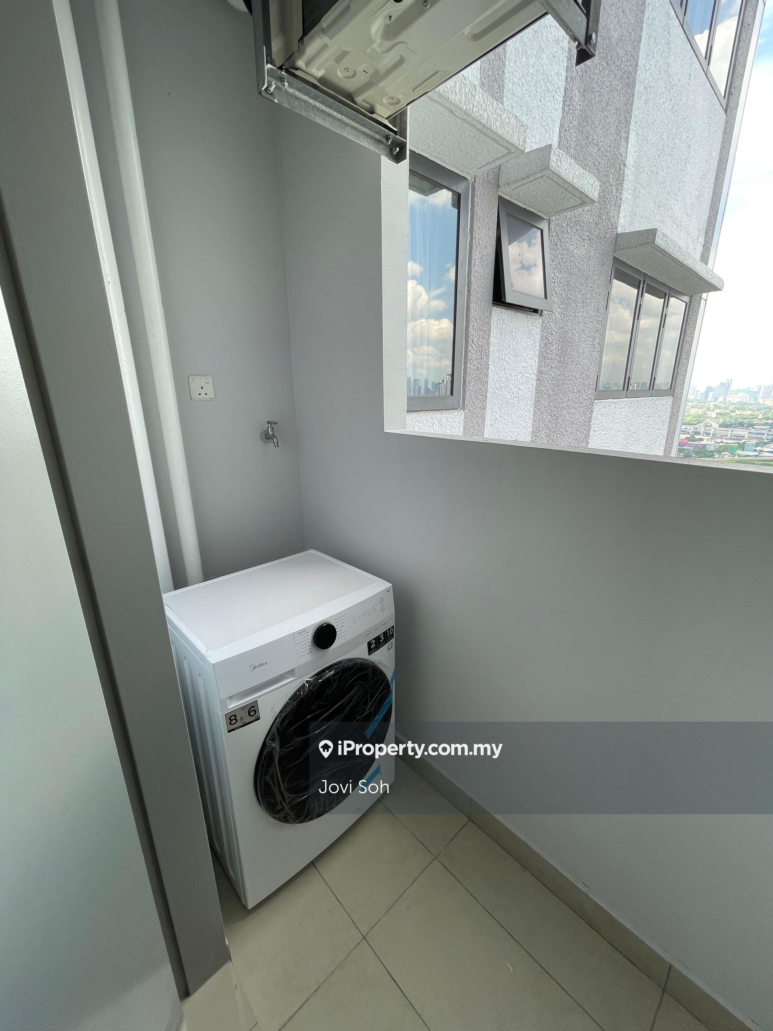 M Vertica Room For Rent