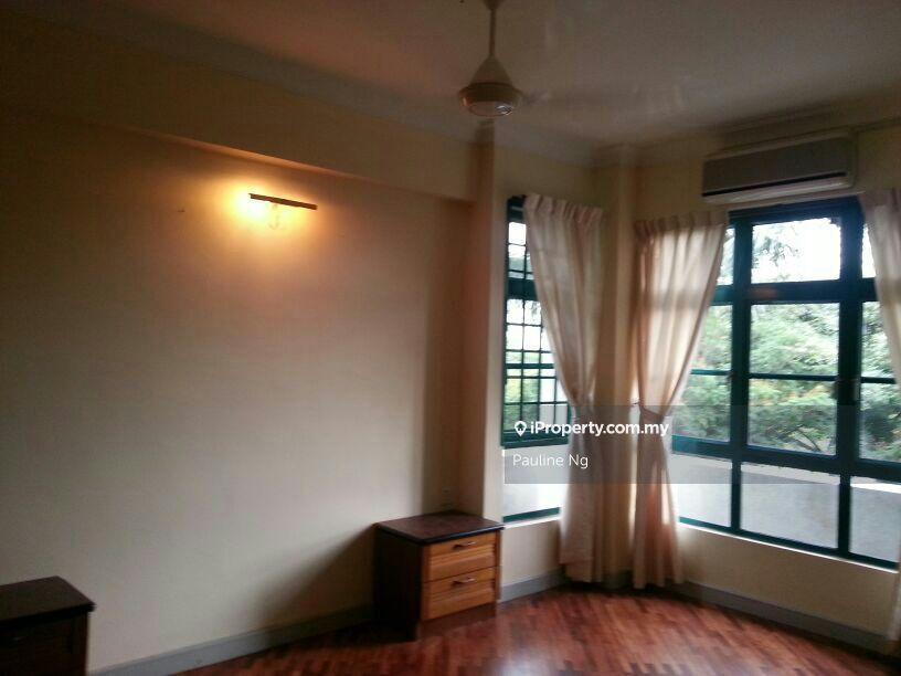 The Straits View Condominium @ Permas corner unit for sale 