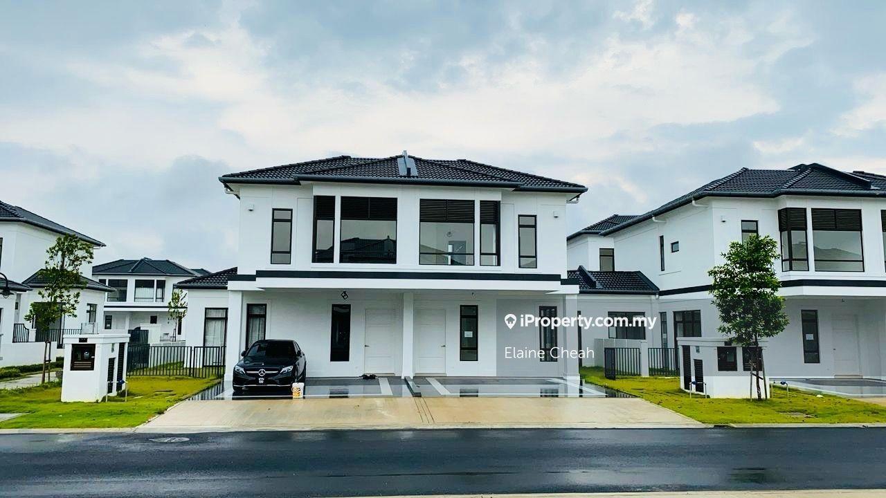 Avenham Garden, Eco Grandeur, Tight Security, End lot unit