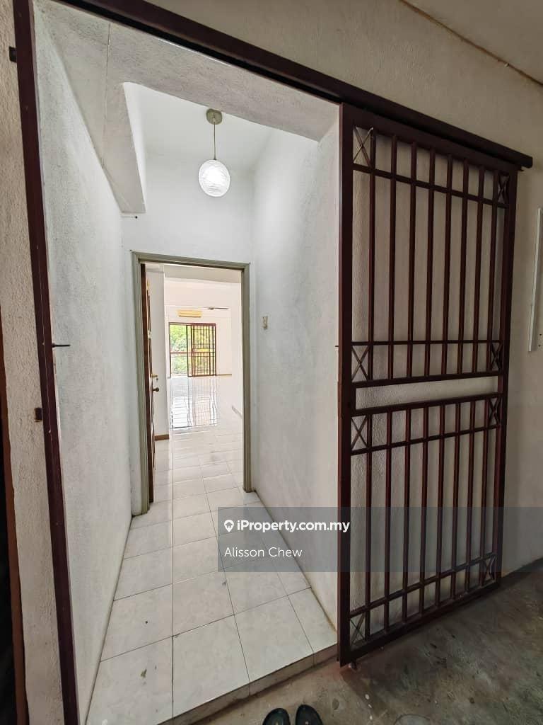 Desa relau 2 , corner , well maintain