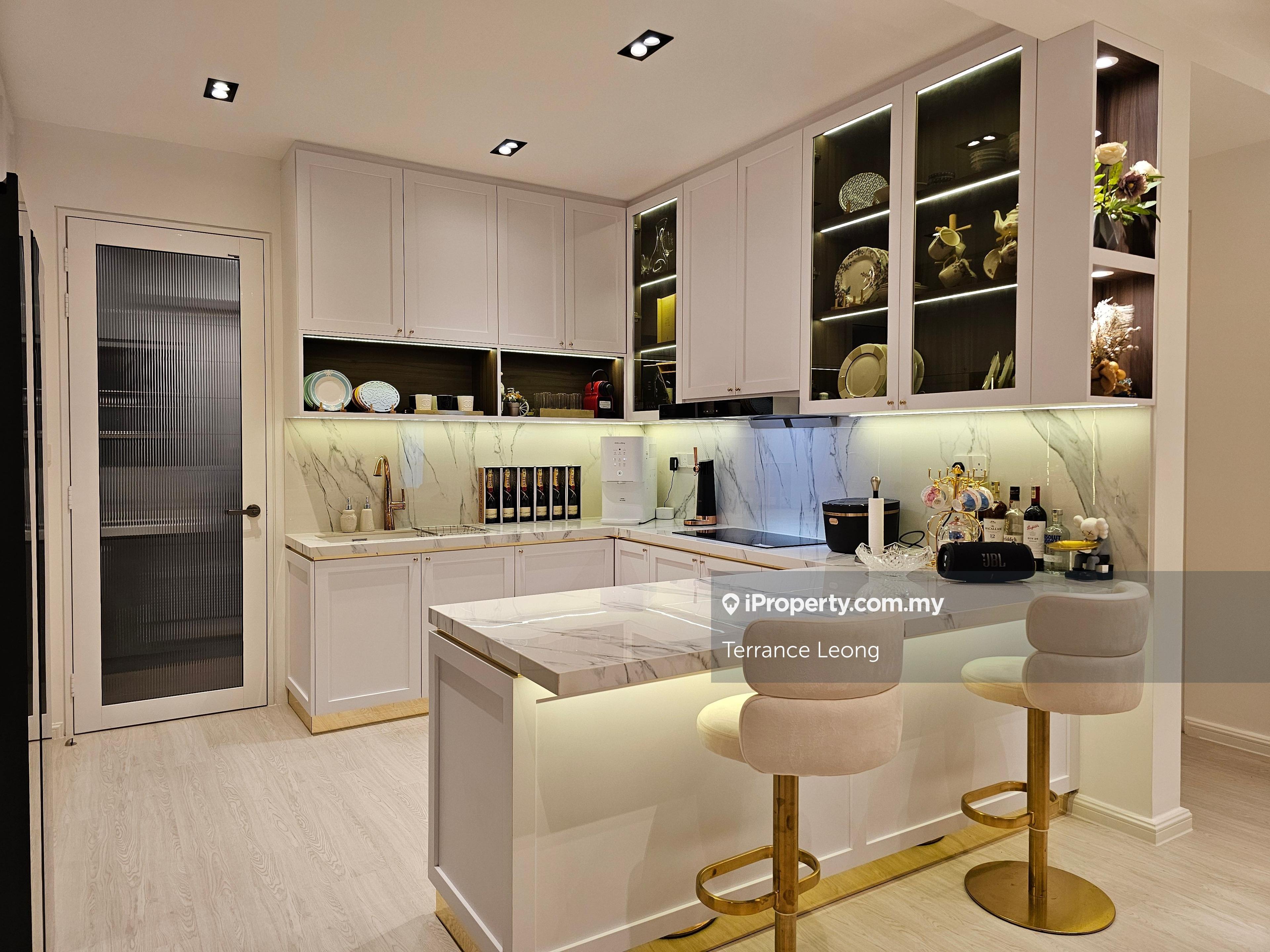Fully furnish with id design move in condition