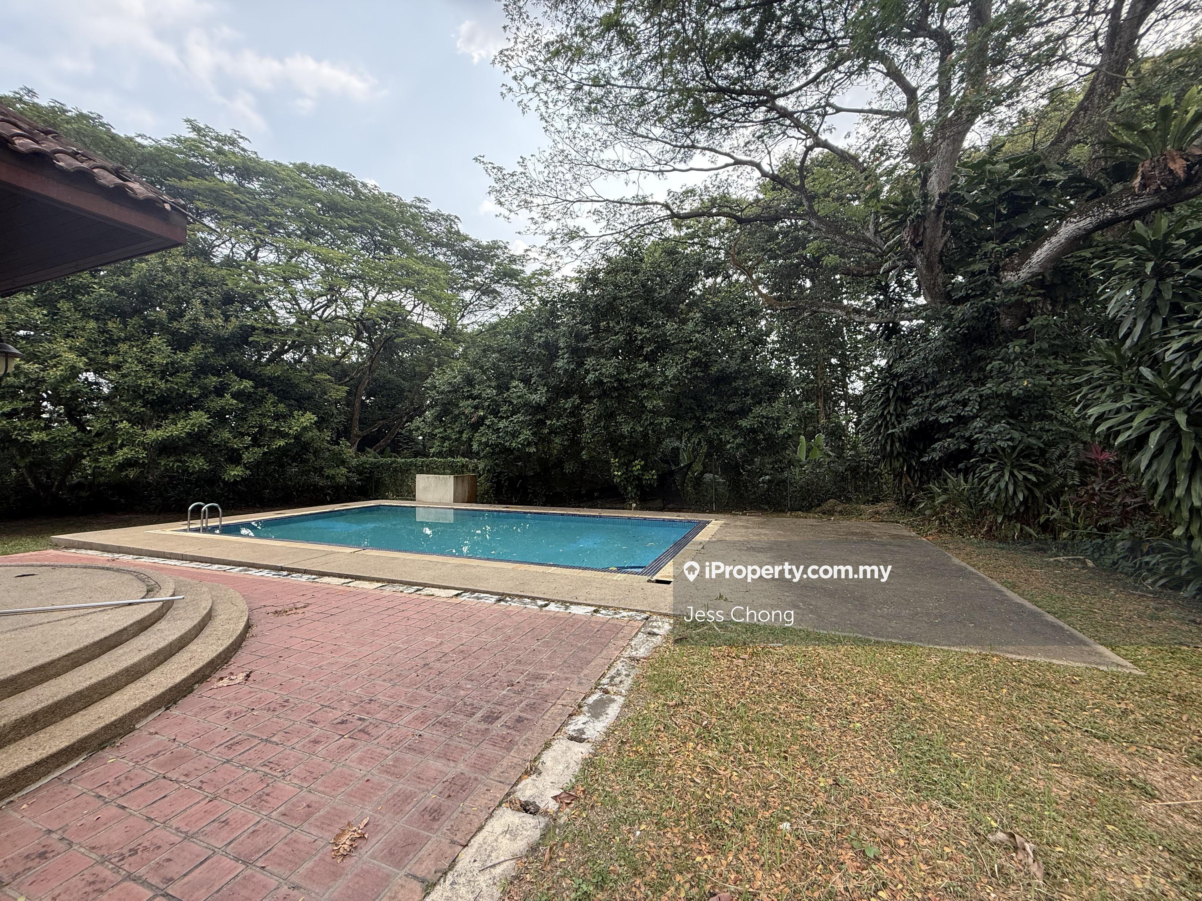 Exclusive 2 storey Bungalow house in beverly row with swimming pool