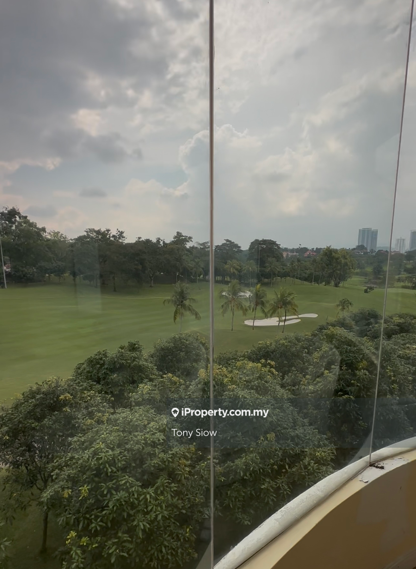 3 storey bungalow facing golf view