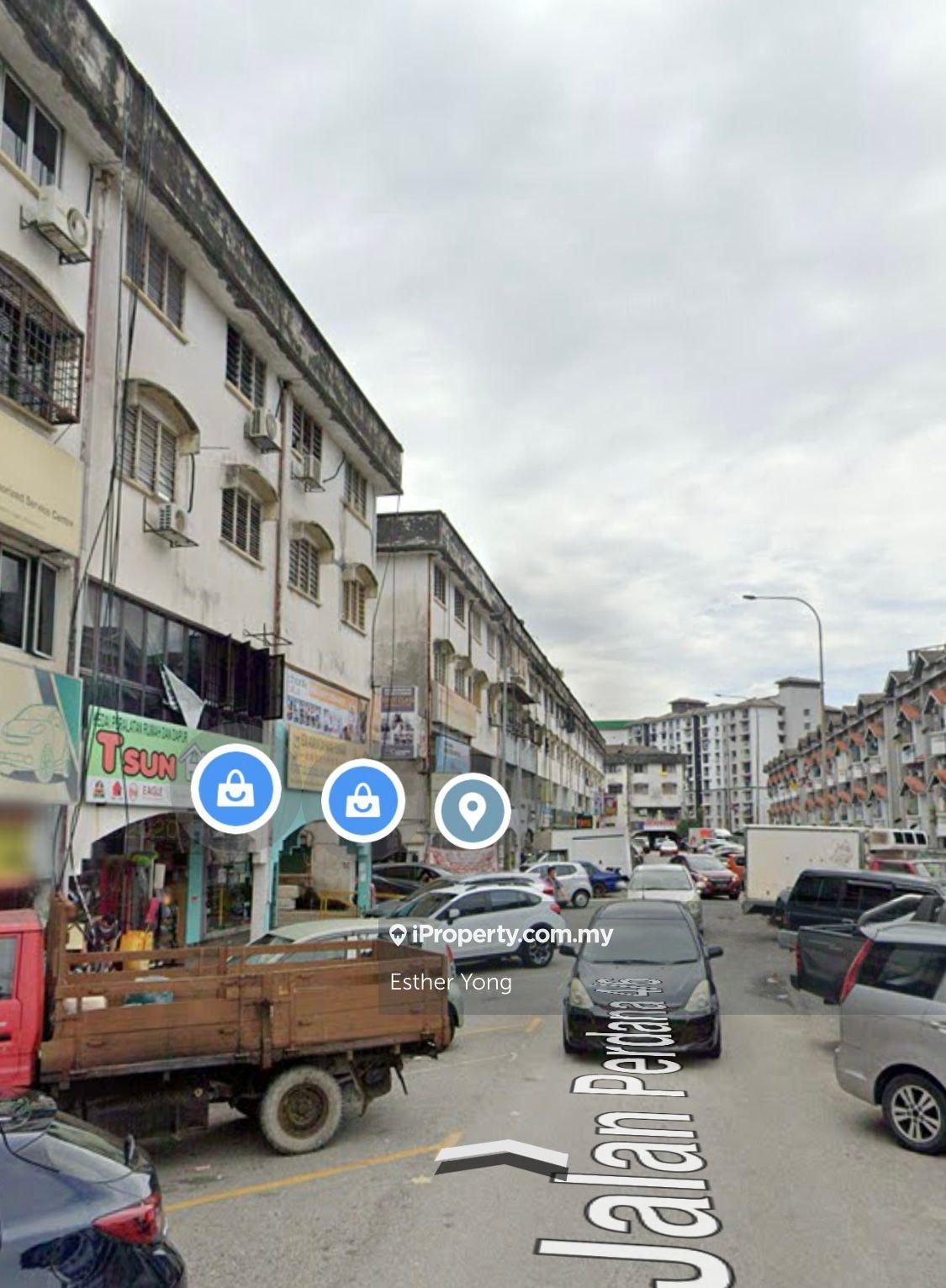 Same row with Hong Leong Bank and nearby morning market lorong there.