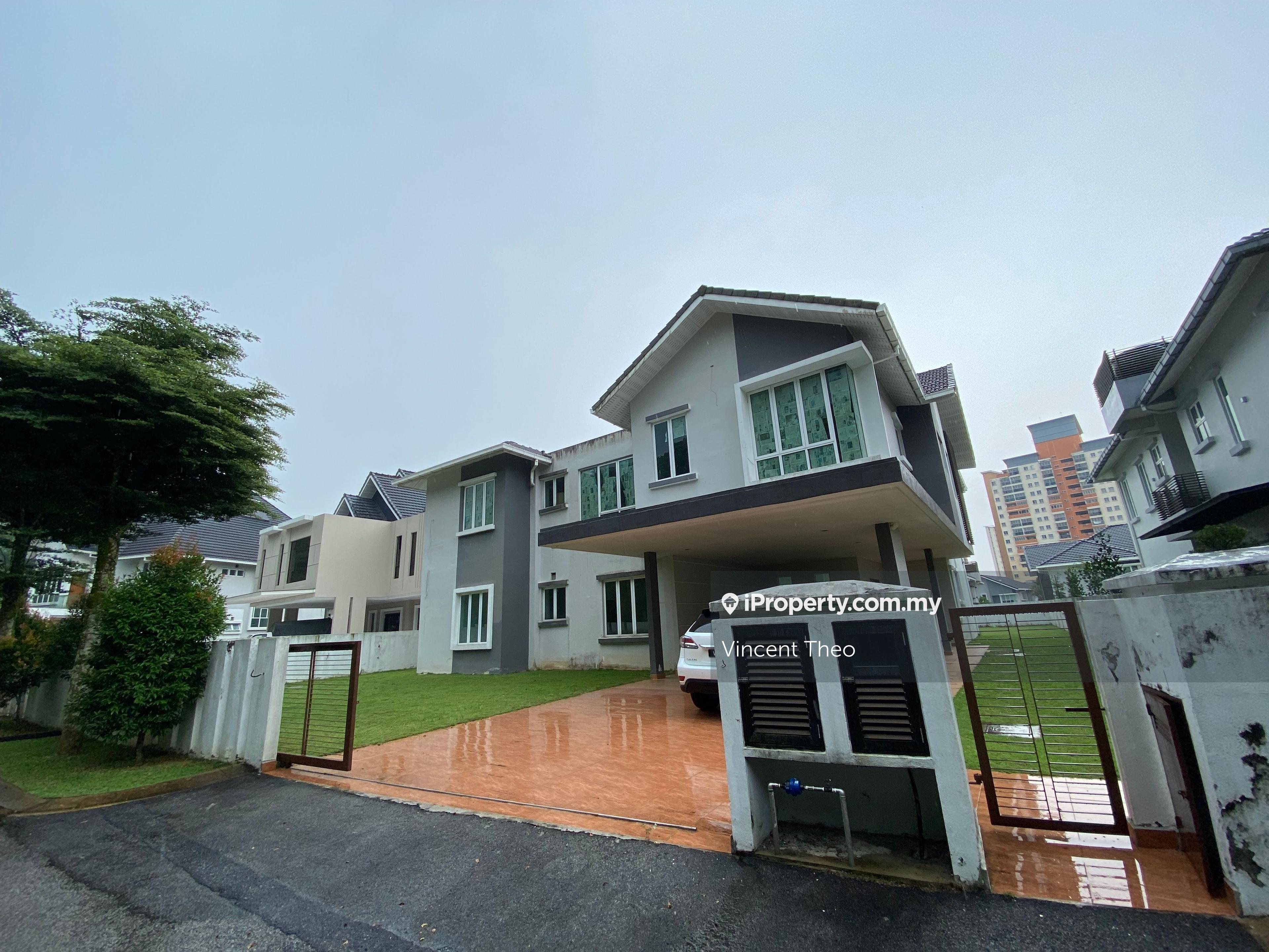Bungalow at Perkarangan tun Ismail