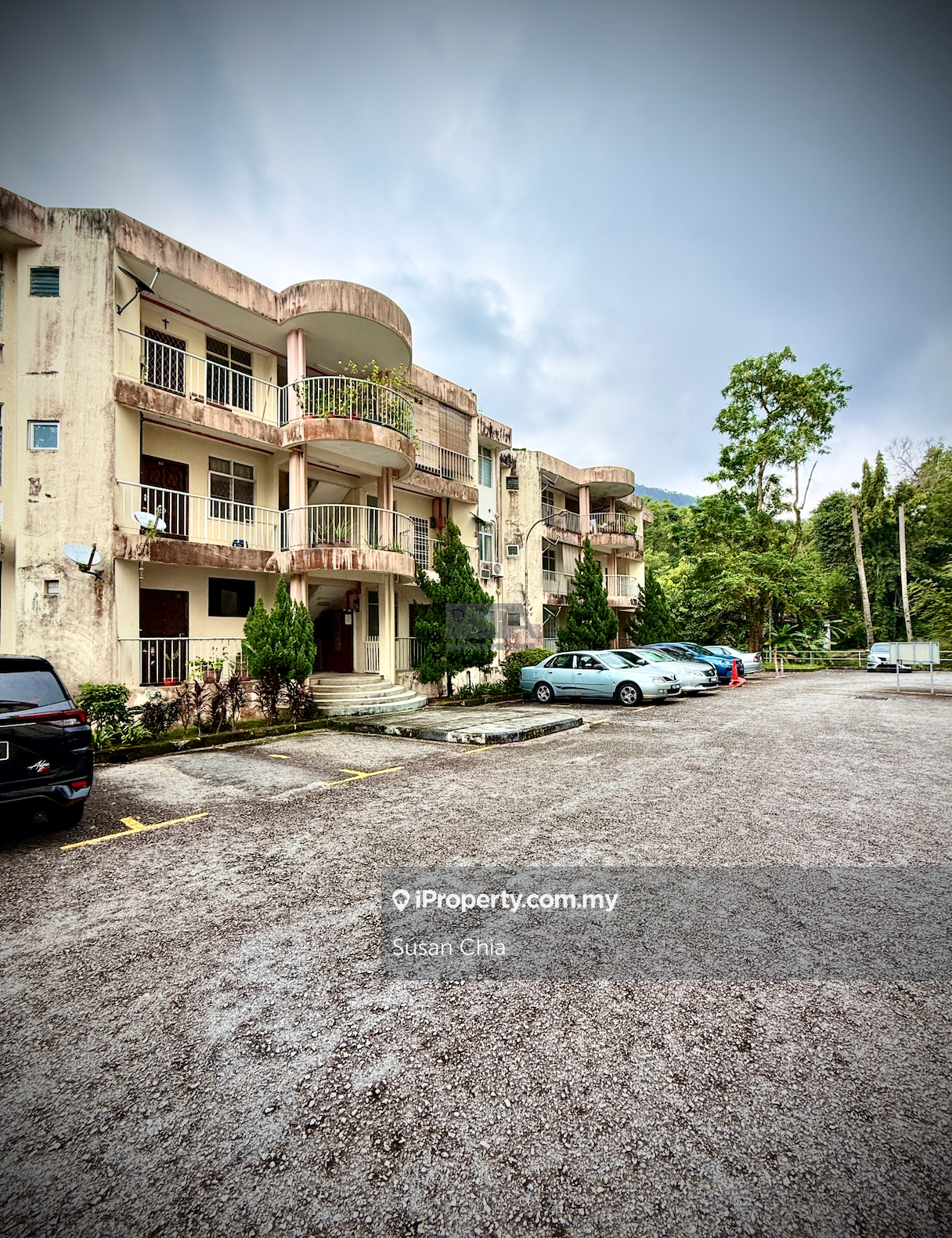 Bayu Emas Apartment @ Batu Ferringhi.