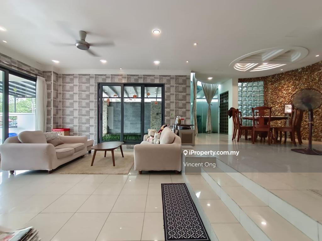 Kulai - 2 storey Semi-D End lot - 765k - Renovated unit