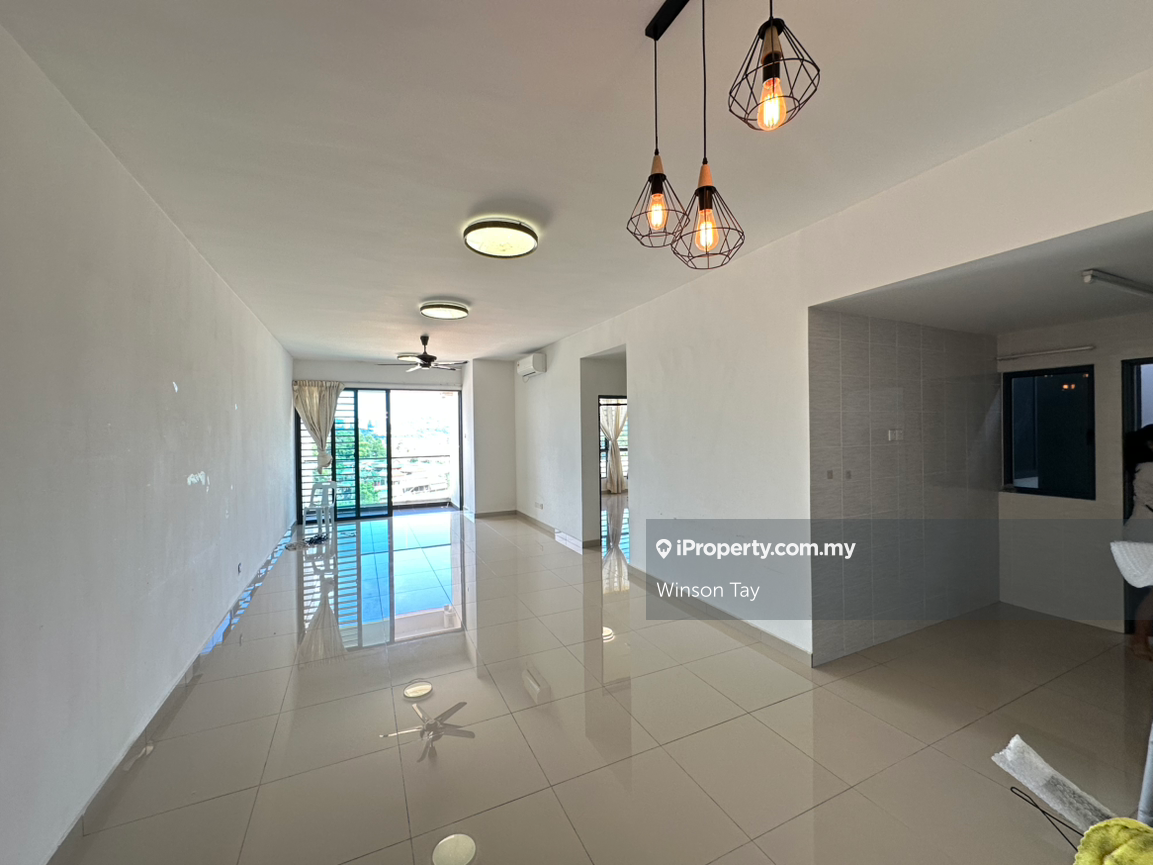 3 bedroom 2 bathroom, partly furnish unit