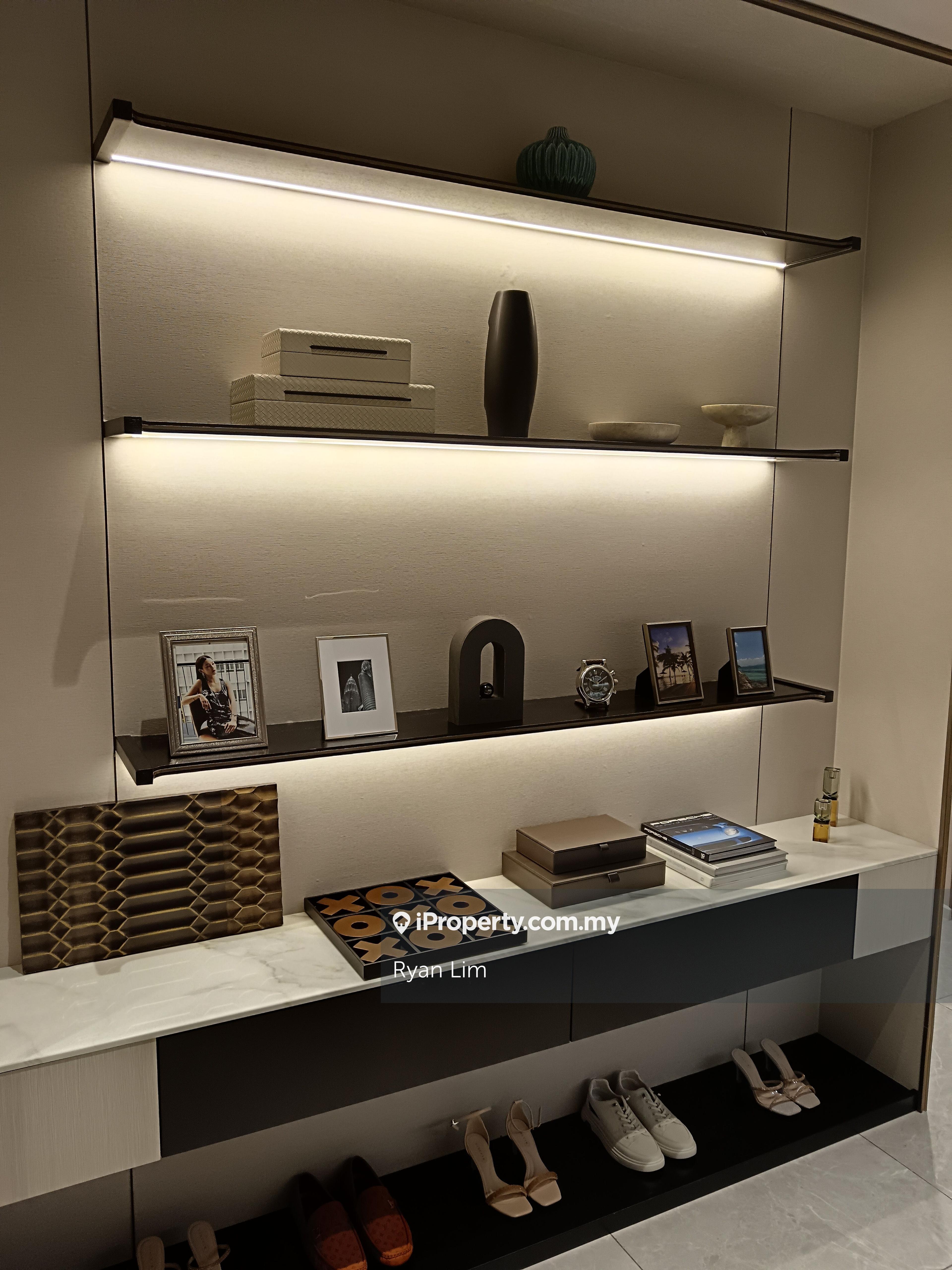 Skyline Embassy, Freehold, Luxury Condo,Good Investment, ROI 6%