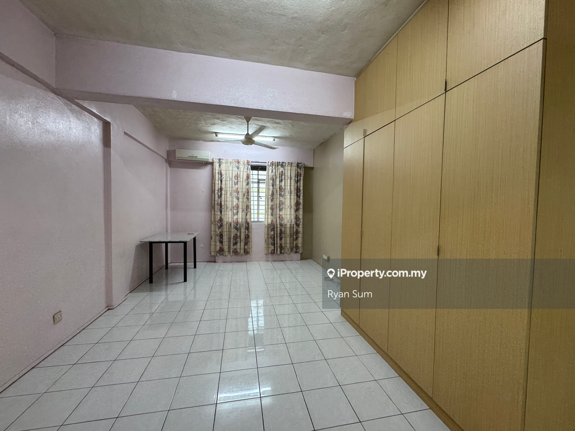 Renovated Freehold Property, Near MRT Sri Raya
