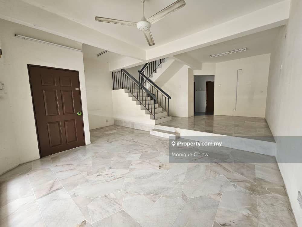 Renovated unit, near to Aeon