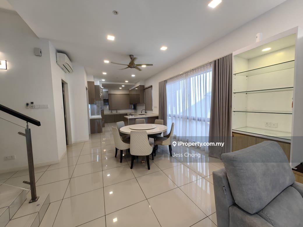Dumalis @Sierra 11 End lot superlink house fully renovated  for Sale