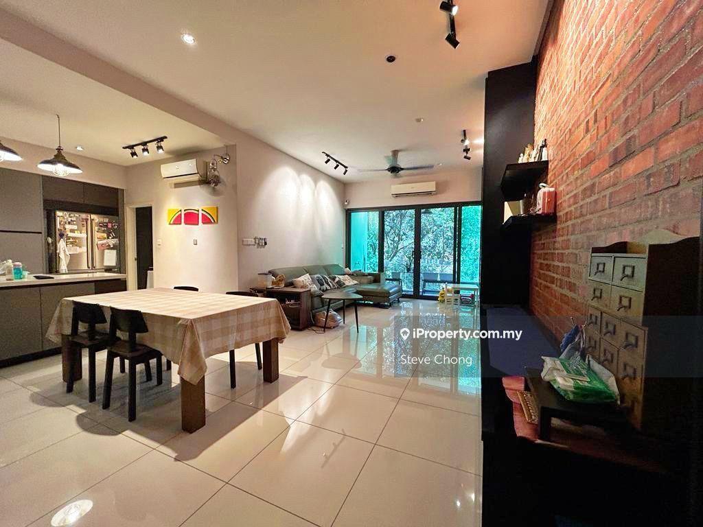 Freehold, rare unit, cozy and greenery environment, value buy