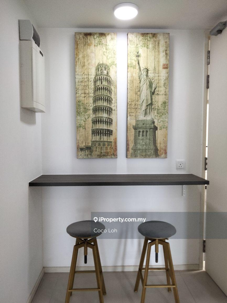 Cozy 3 bedrooms unit direct link to MRT station 