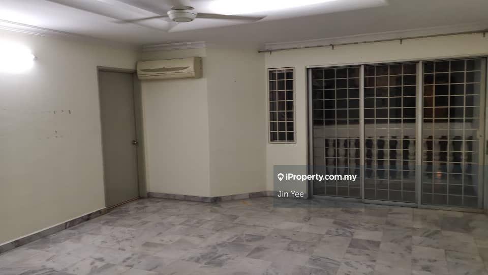 Air Cond Endah Villa Kitchen Cabinet Balcony Well Kept Nr LRT High ROI