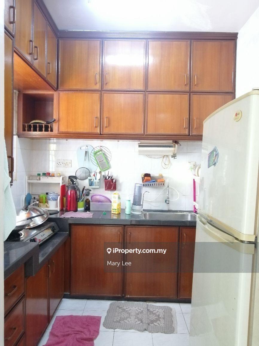 Eastern Court Jelutong Batu Lancang 