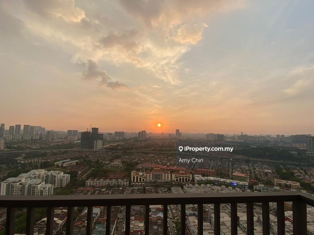 2 Bedrooms unit at Pinnacle for Sale: