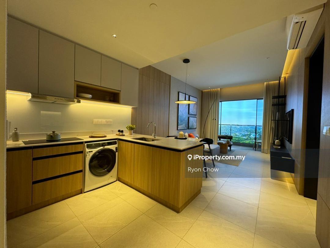 Parkside 2room2bath free partly furnished walking distance to MRT