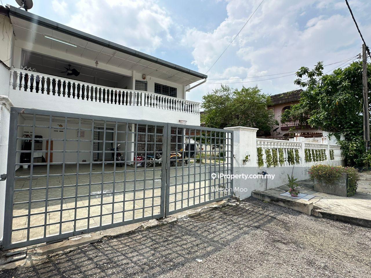 Double storey Semi D @ Freehold @  Renovated