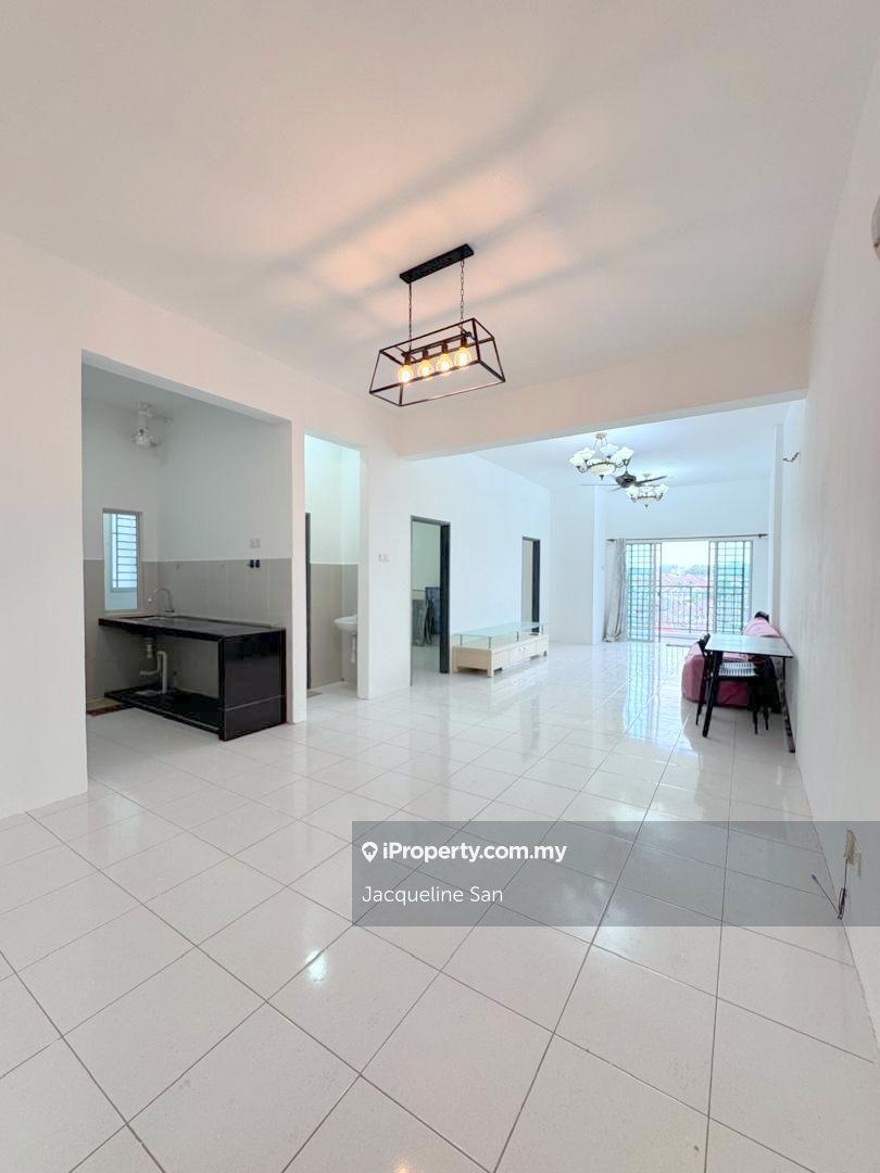 End Lot Renovated Facing House Unit