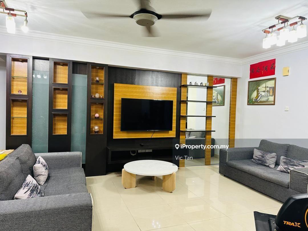 3 Storey Corner House For Sale ! Photo shown is Actual Unit !