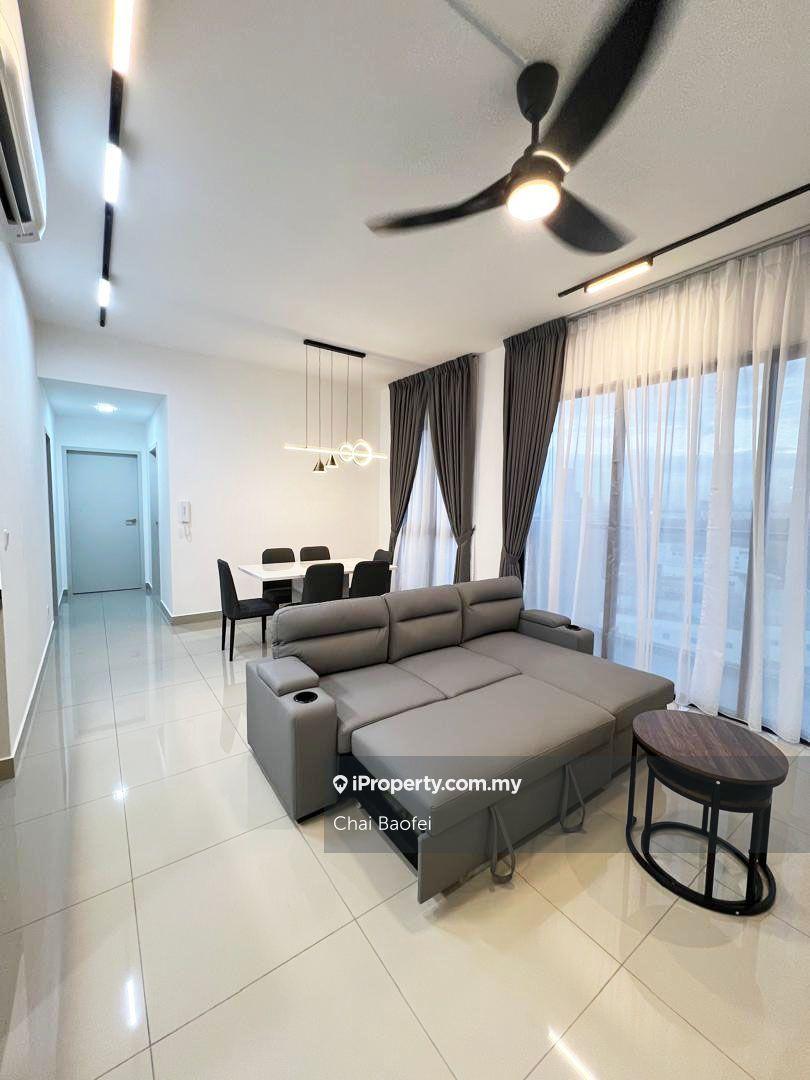 Golf course view, furnished, ready to move in