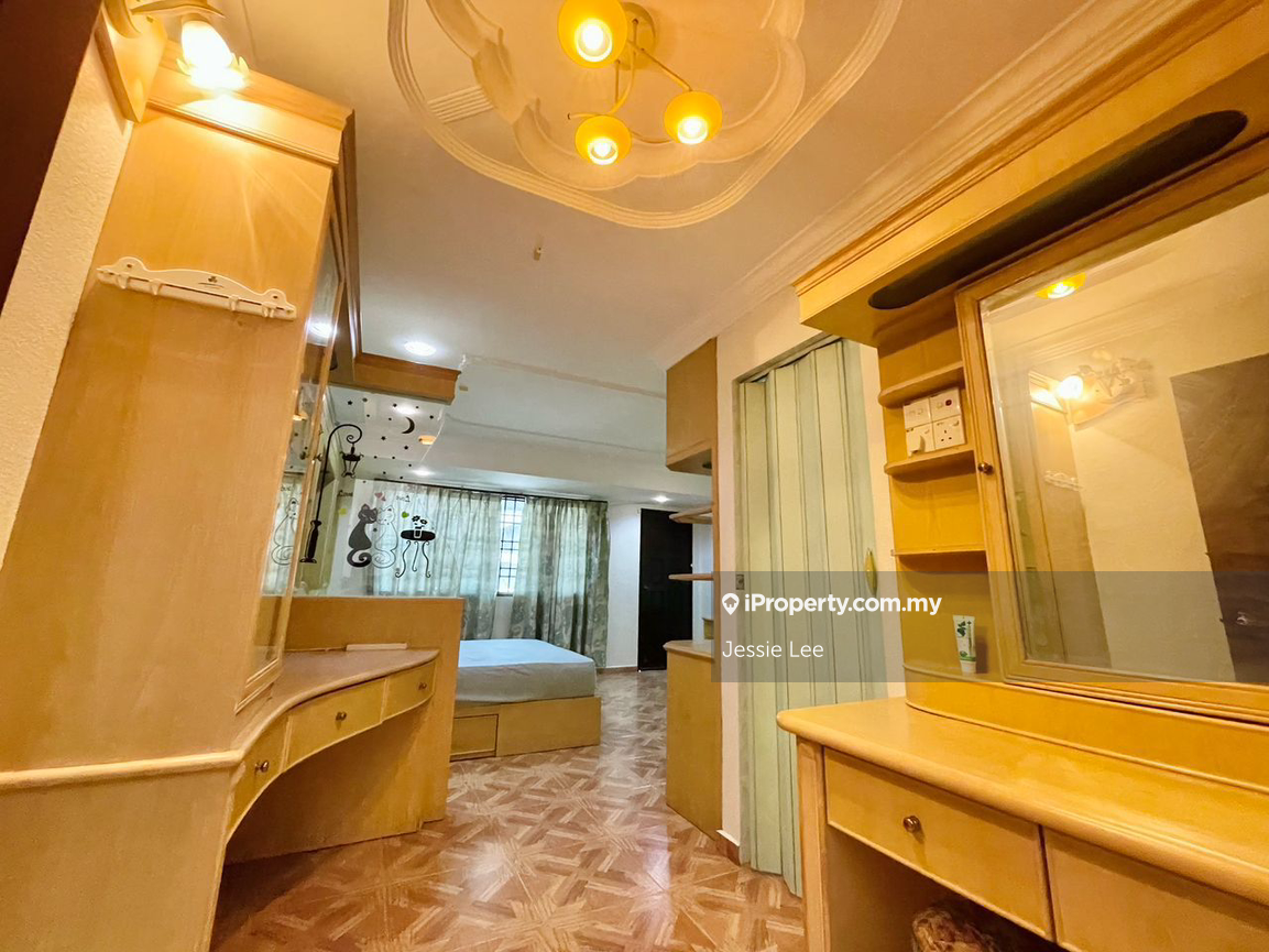 Walking distance to Kwang Wah primary school