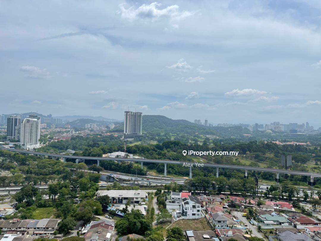 Spacious layout corner lot 3r2b with 2 carpark, face Kl golf course