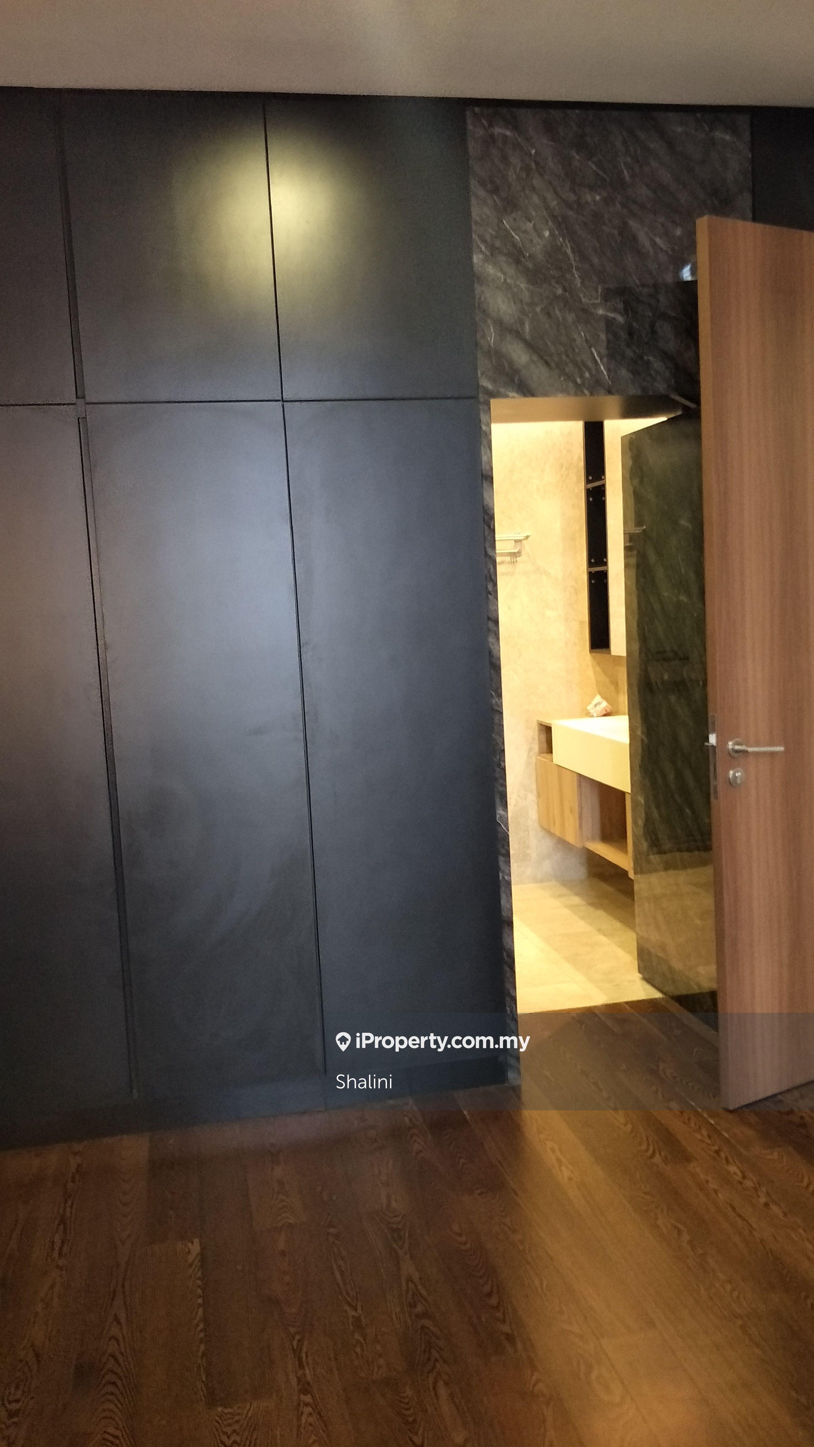 Renovated Fennel Unit with 3 parking bays for sale!