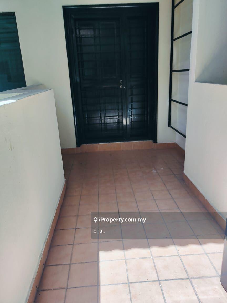 Armanee condo,p.furnish,4r 3b 2cp, walk to amenities, near mrt