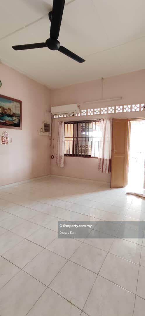 Corner lot single storey terrace for sale at jalan wong ah jang
