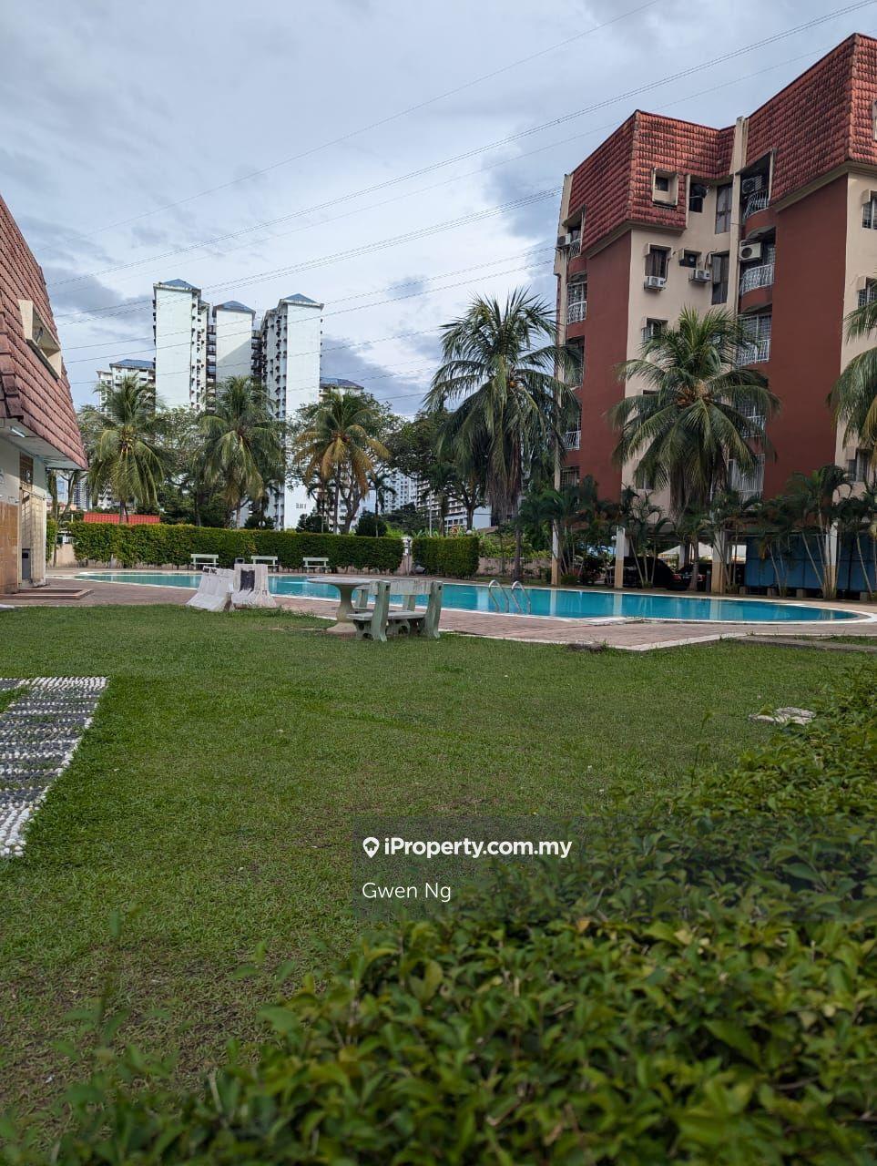 Spacious and clean condo 3 bedroom 2 bathroom 1 car park bay