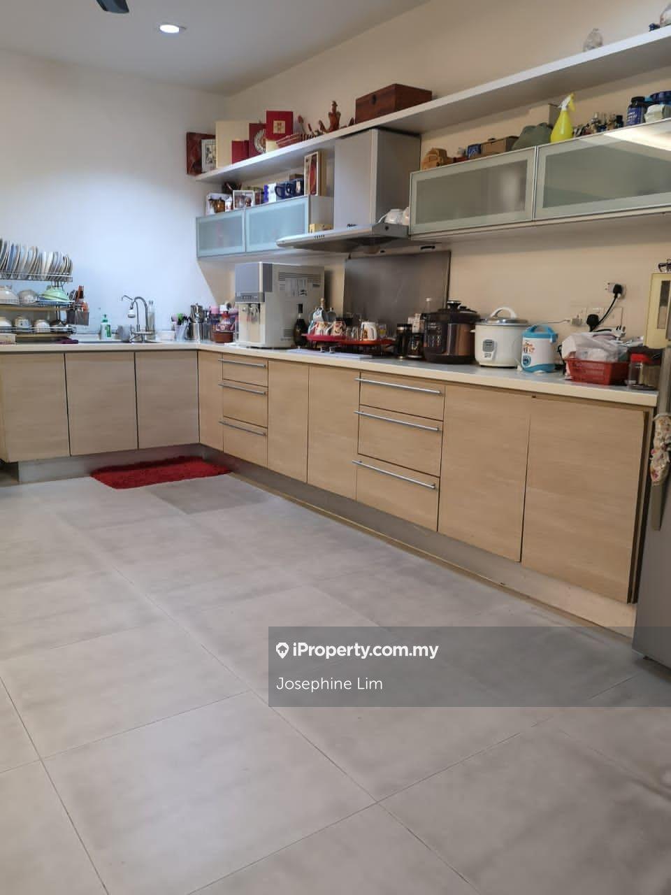 Seri impian semi d corner 5bed5bath big kitchen below market value