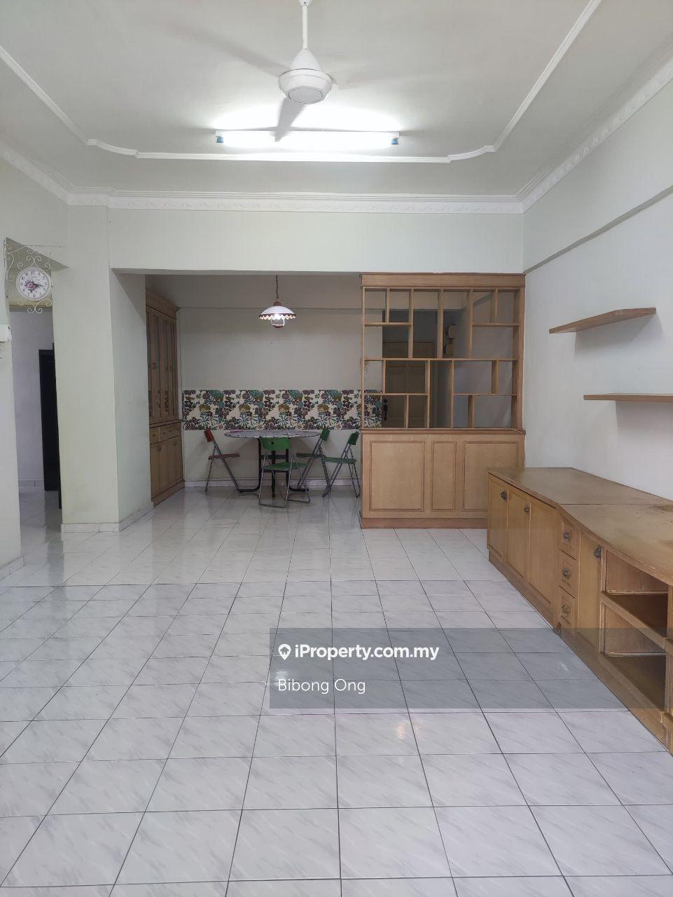 For Sales(Corner Lot Unit in Straits Court Condominium)