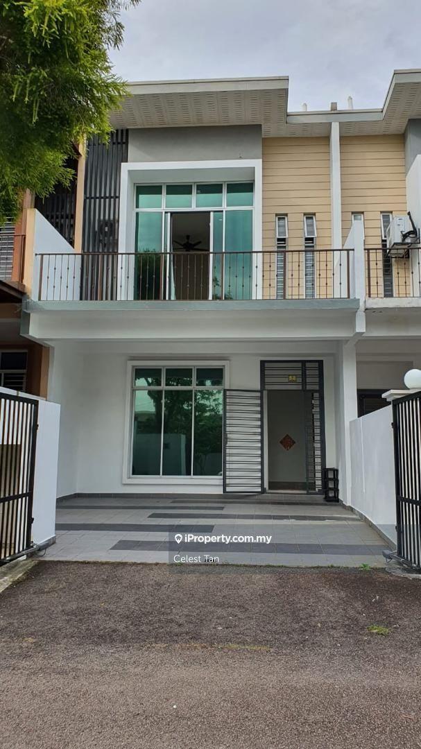 Mount Austin Double Storey Terrace House 20x70