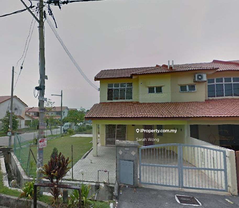 2-Storey Corner House For Rent with extra Land and Renovated