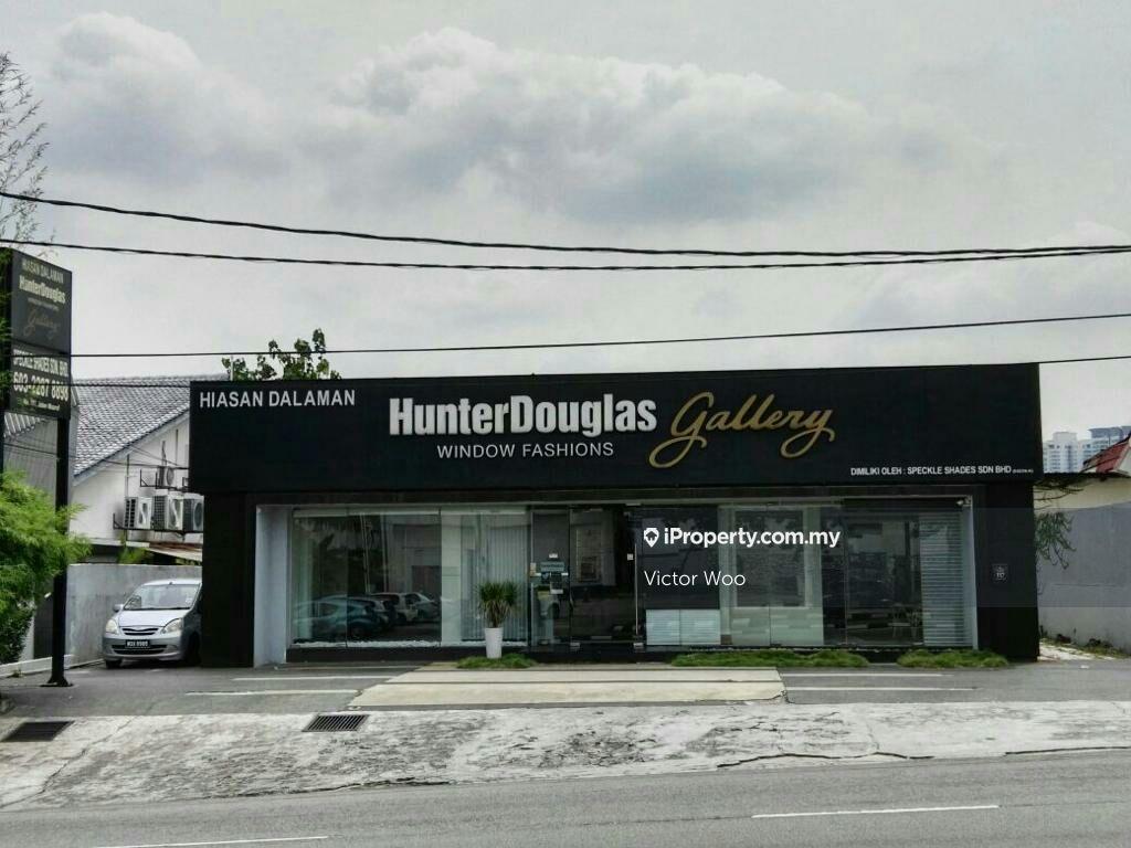 Commercial bungalow for Sale