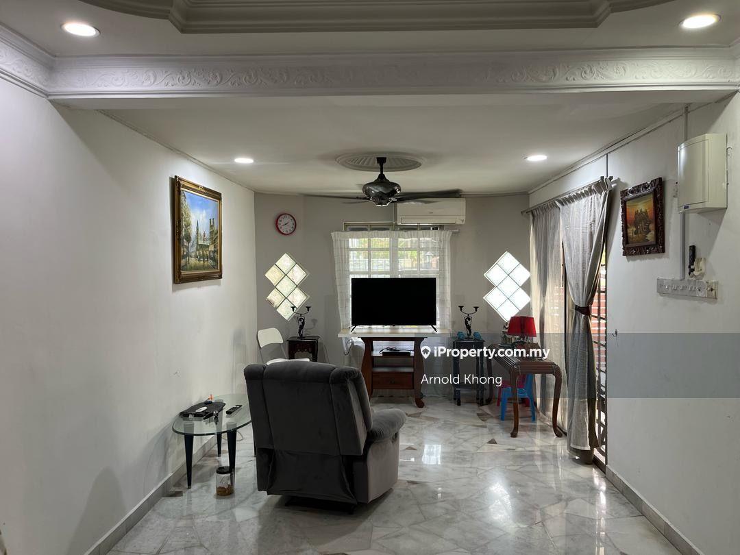 Terrace Endlot 2 story with 5 extra land for Sale @ Sek 20 Shah Alam