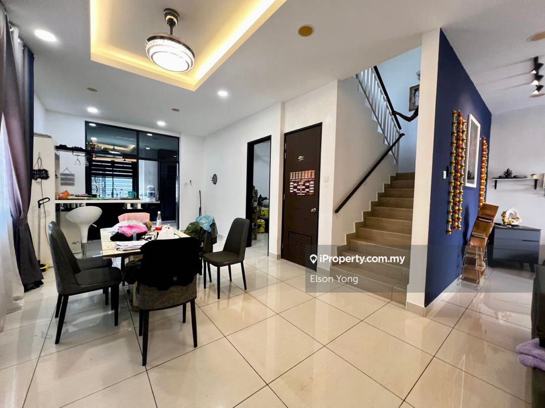Bandar Cemerlang 2 Storey Endlot Renovated unit Good Location