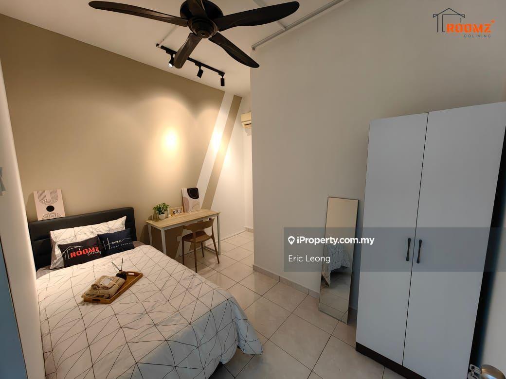 Room for rent walking distance to LRT
