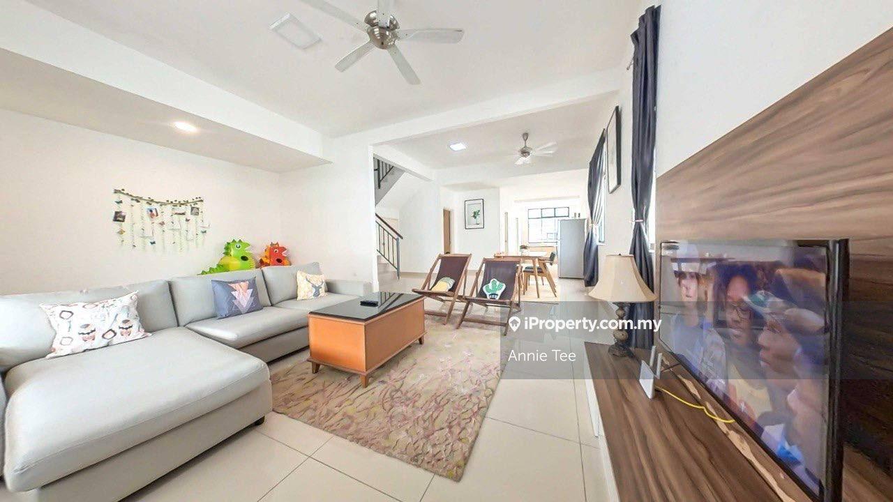 Bandar Penawar/ 2 Storey Teres/ 22x70 Intermediate/ Good Condition