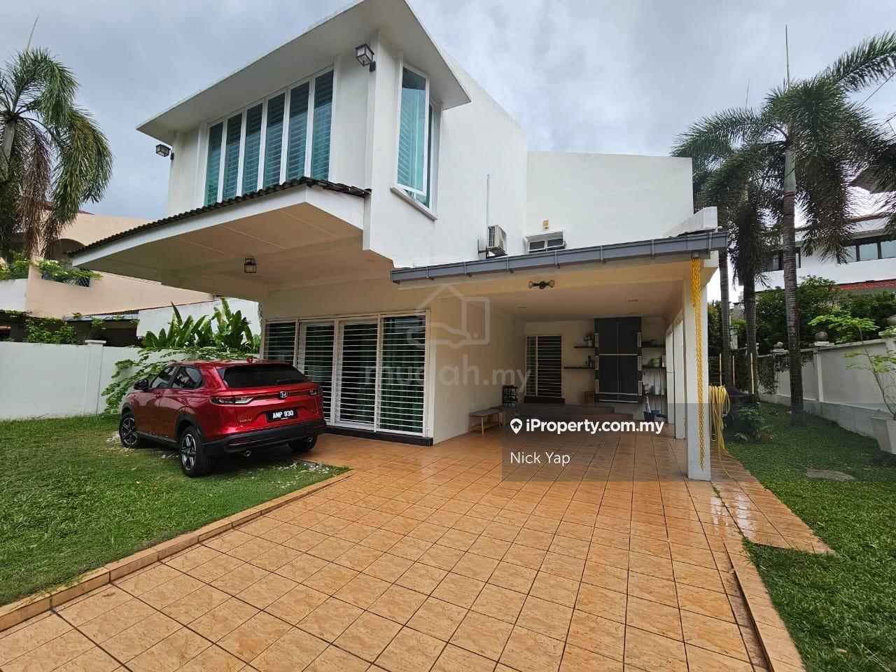 2 storey Freehold Bungalow with Big Land 8500sf.ft