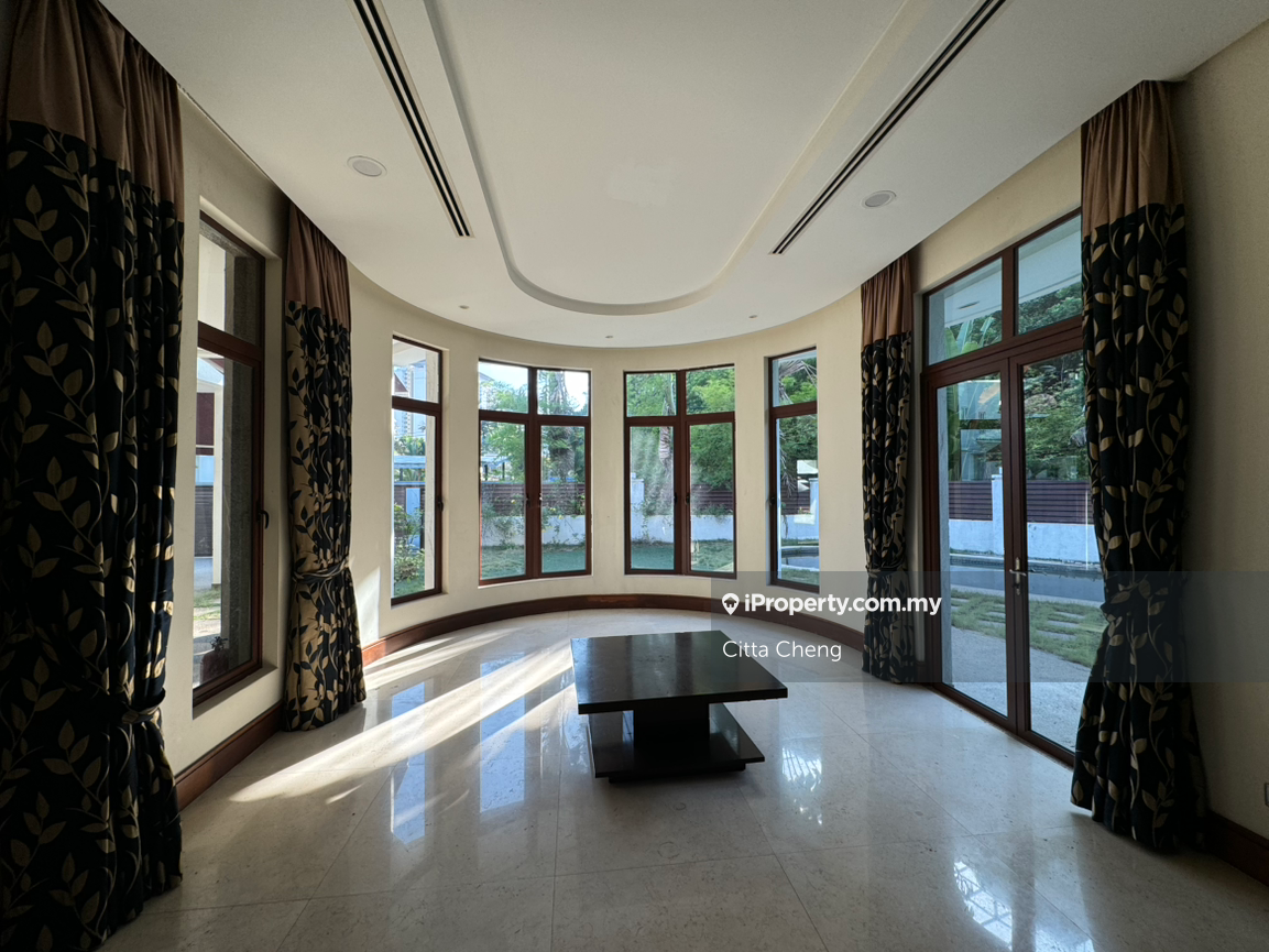 Decent 2-storey bungalow house for sale