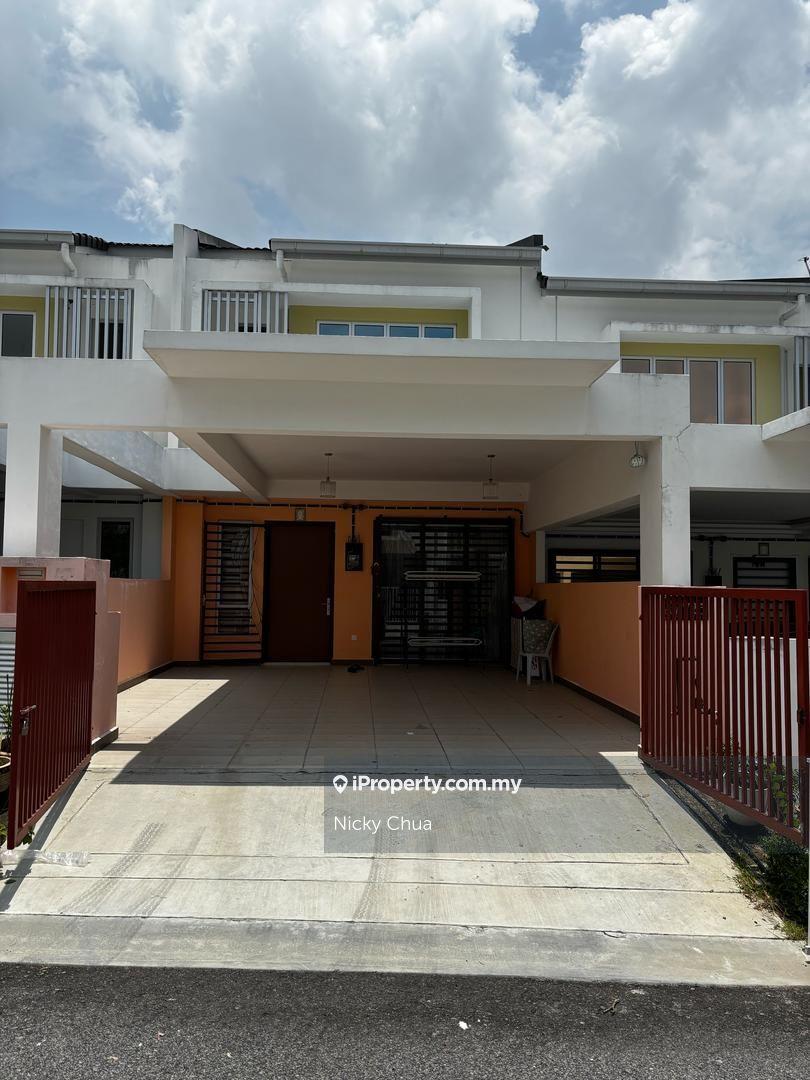Tiara Sendayan Double Storey For Sale with Fully Furnished Gated&Guard